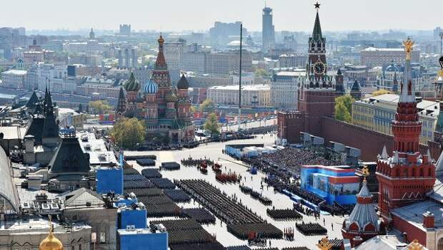 Военнослужащие парадных расчетов во время военного парада в ознаменование 70-летия Победы в Великой Отечественной войне 1941-1945 годов, архивное фото