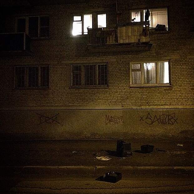 Если слышите, что соседи ругаются, то не стойте у них под окнами  мусор, прикол, юмор