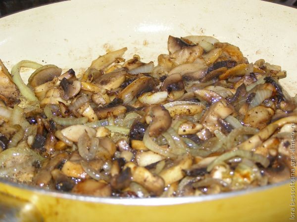 Оригинальный рецепт из мяса птицы. Голень индейки, фаршированная грибами