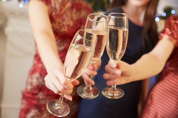 Как выбрать шампанское для новогоднего стола: 8 советов