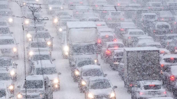 Москва "встала": в столице 10-балльные пробки из-за снегопада