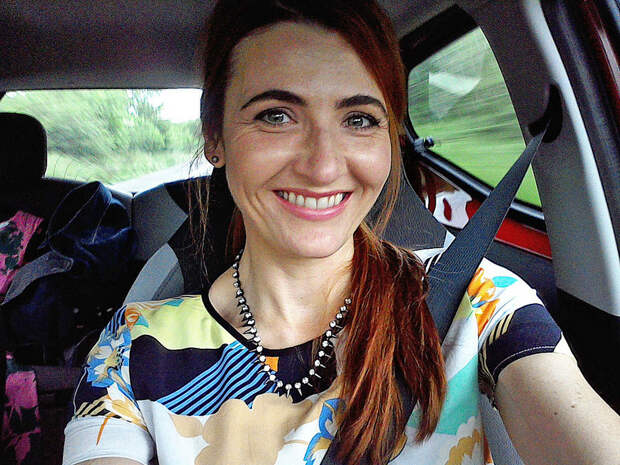 In-car selfie taken with the ASUS Transformer Book Chi (tablet)
