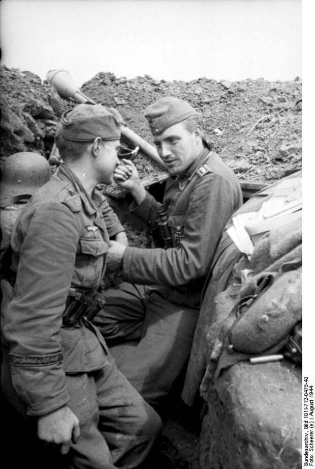 Bundesarchiv_Bild_101I-712-0475-40,_Soldaten_der_Division_Großdeutschland.jpg Bundesarchiv_Bild_101I-712-0475-40,_Soldaten_der_Division_Großdeutschland.jpg