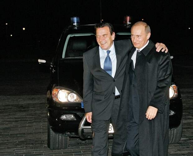Вечером Владимир Путин провел переговоры с канцлером ФРГ Герхардом Шредером