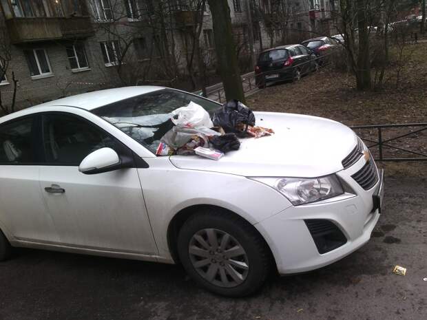 Месть жильцов за заблокированный вывоз мусора авто, прикол, юмор