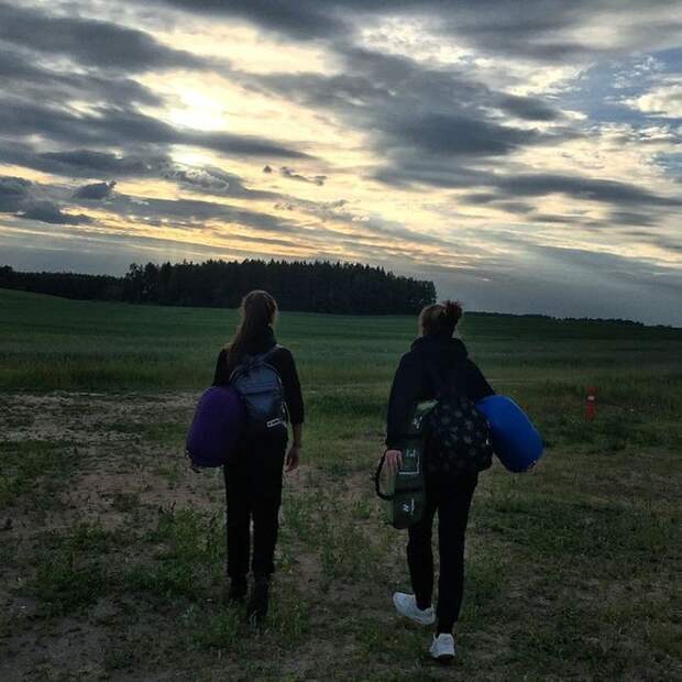 Белорусские выпускницы пешком добрались из Минска в Москву выпускницы, минск, москва