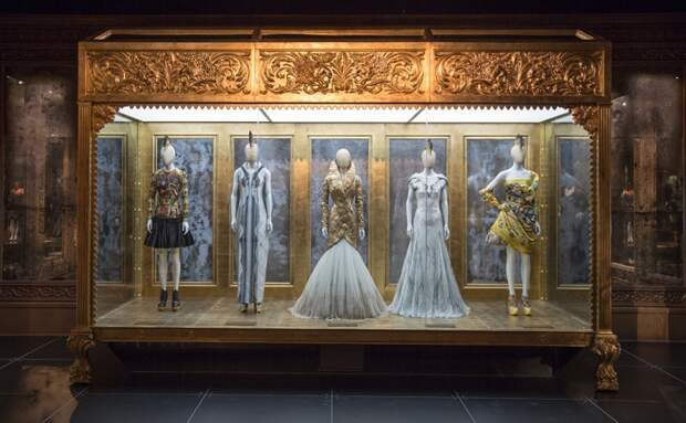 Alexander McQueen: Savage Beauty (трафик)