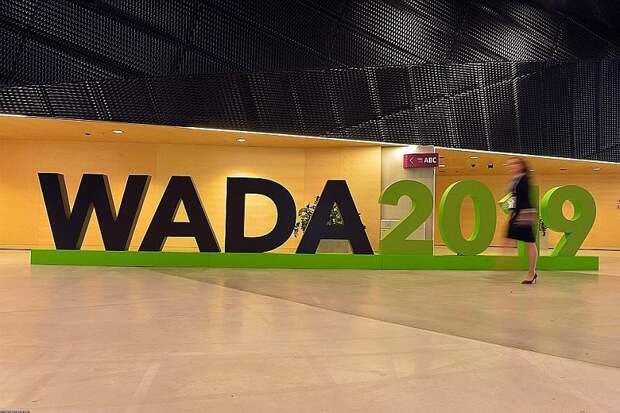 Комментатор Андронов - о решении WADA:"Квартиры, машины, премиальные, и места в Госдуме кому-то важнее чести"