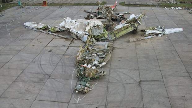 Обломки польского правительственного самолета Ту-154. Архивное фото Обломки польского правительственного самолета Ту-154. Архивное фото