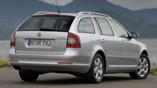 skoda octavia combi вид сзади