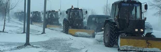 Почти 300 единиц техники очищают улицы Караганды от снега