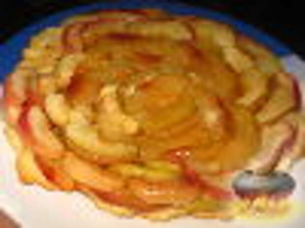 Фото к рецепту: Пирог песочный яблочный