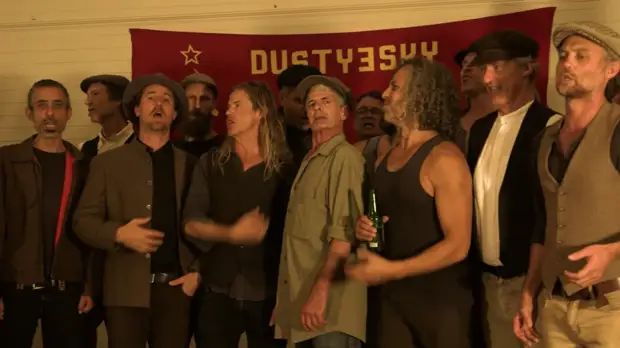 Хор из Австралии в условиях самоизоляции спел песню «На поле танки грохотали»