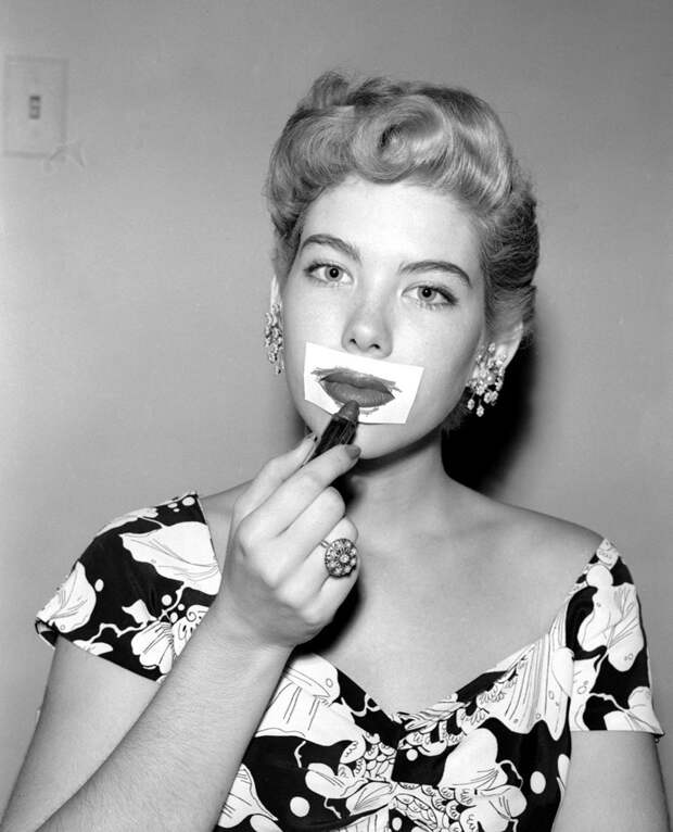 1953 год: трафарет для губ косметология, красота, старые фото