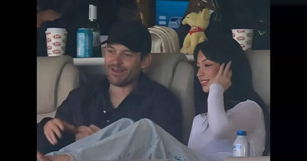 50-летний Тоби Магуайр встречается с 20-летней моделью