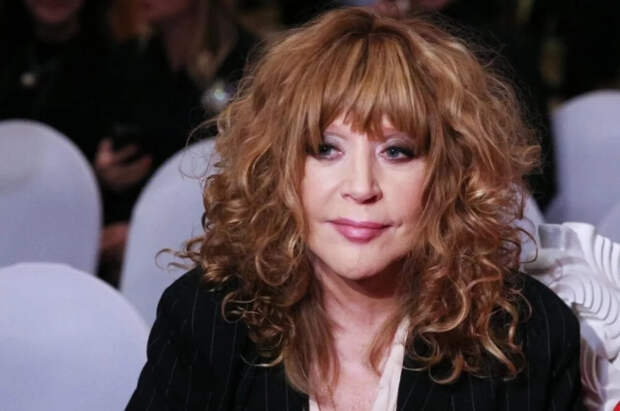 В Сети появилась фотография Аллы Пугачевой с тростью