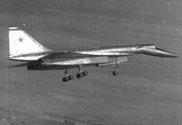Т-4: 100-тонный бомбардировщик, способный обогнать звук Т-4: 100-тонный бомбардировщик, способный обогнать звук