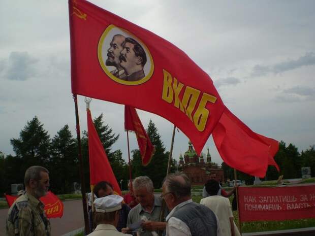 Политика: Как нынешним коммунистам следует разобраться внутри себя?