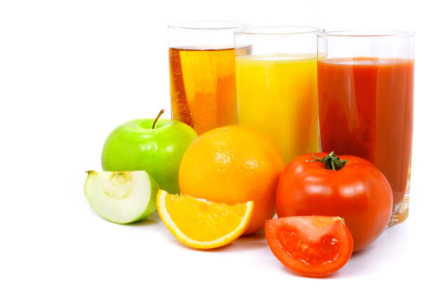 apple orange and tomato fruits with juice in glass