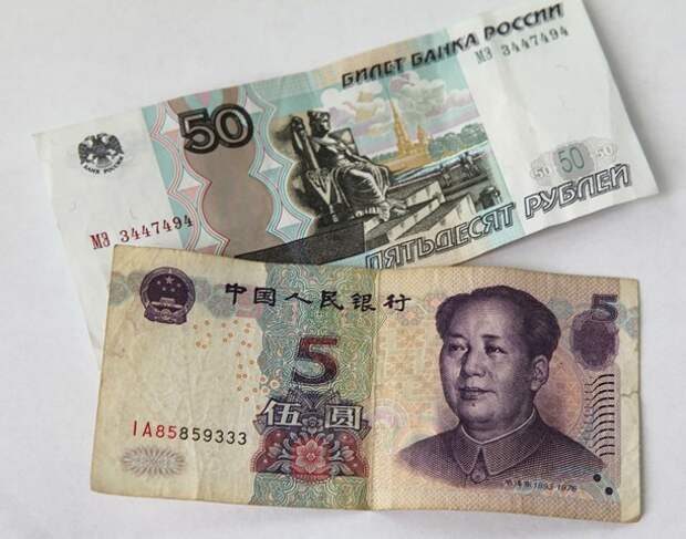 СМИ: РФ и КНР отказываются от расчетов в долларах