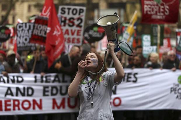 Десятки тысяч человек протестовали на улицах столицы Великобритании