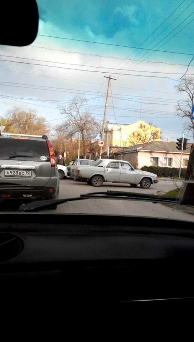 Лента ДТП в Севастополе: понедельник - день тяжёлый! (фото)