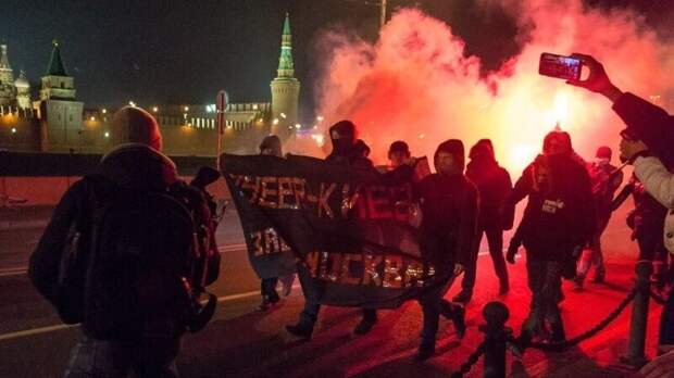 Призывавшие к Майдану в Москве радикалы попались на криминале