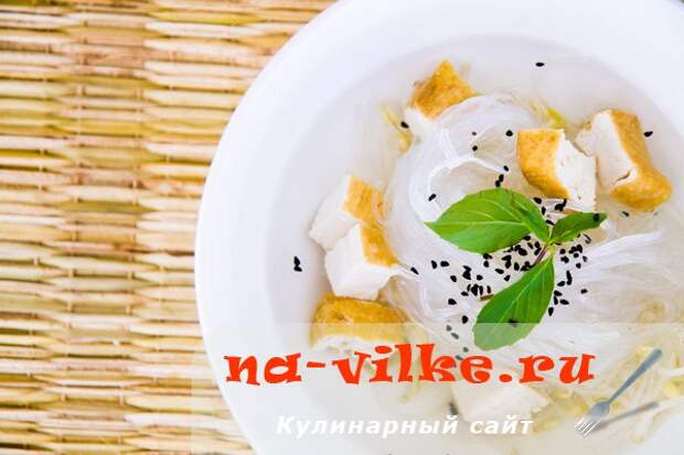 Суп с тофу и фунчозой