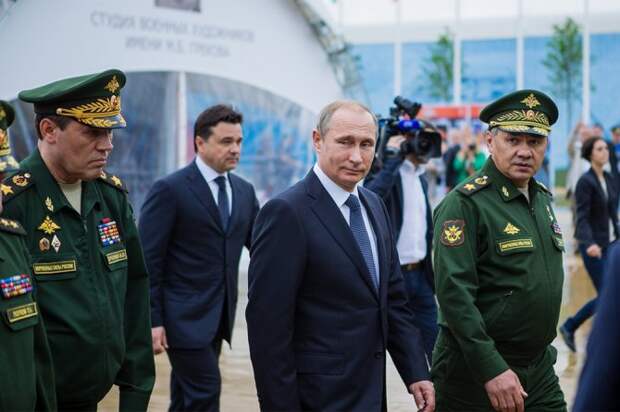 Владимир Путин рассказал, почему российская армия всех сильней Владимир Путин рассказал, почему российская армия всех сильней