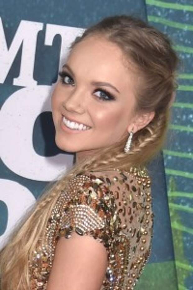 danielle-bradbery-2015-cmt-music-awards-in-nashville_9