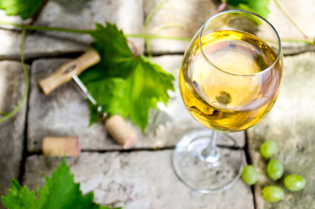 Остатки сладки: 5 способов использовать недопитое вино + секреты хранения