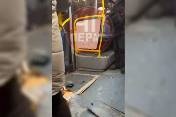 Платежный терминал взорвался в автобусе на улице Мира в Перми