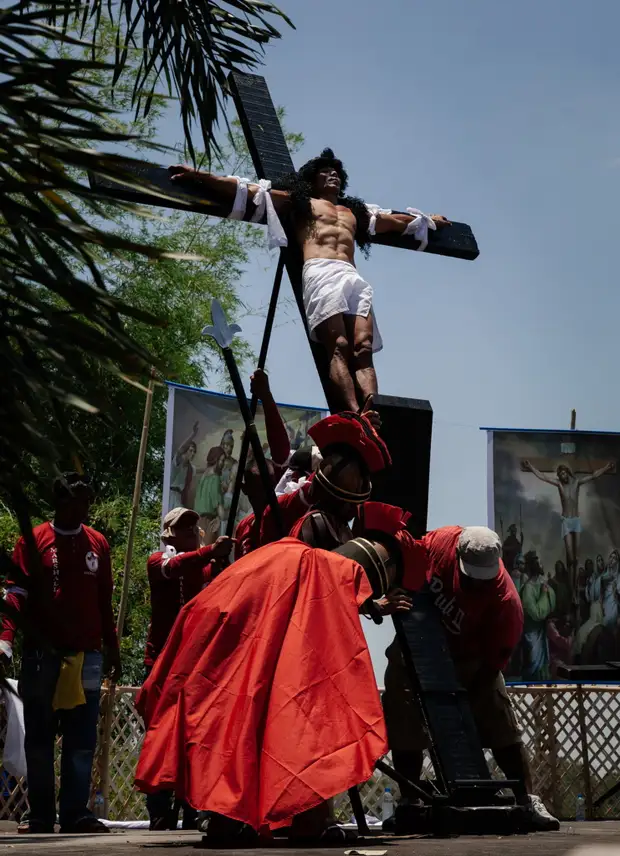 Пятница филиппины. Великая пятница филиппины. Распятие страстной пятницы филиппины. Пятница филиппины. Великая пятница филиппины.