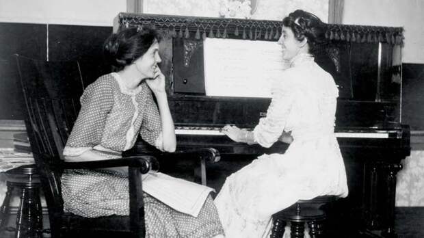 2-women-at-piano-1--3