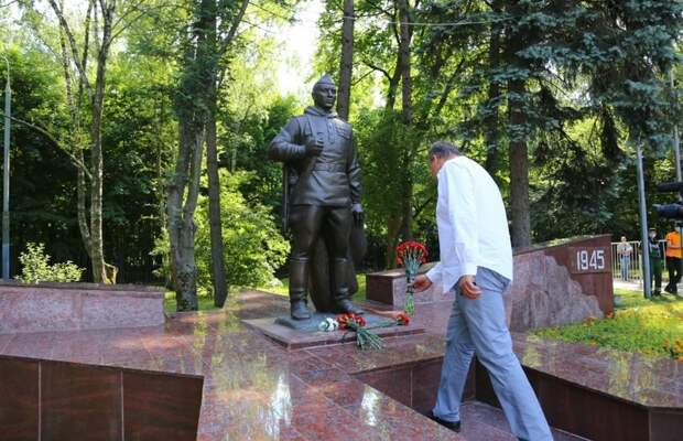 Отреставрированный памятник «Воину-Победителю» открыли в Кузьминках при поддержке Петра Толстого фото: Александр Чикин
