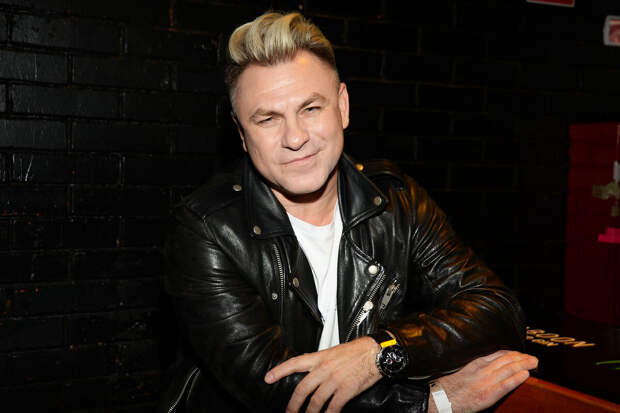 Певец Соколов раскрыл, что однажды поклонница его ударила из-за ревности