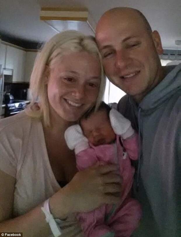 New parents Mélissa McMahon and Simon Boisclair, posted a picture of themselves with baby Victoria after she was quickly returned following being snatched from a Quebec maternity ward