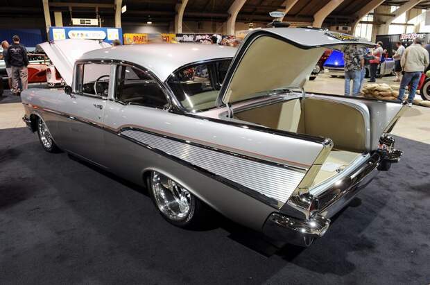 Очень бодрый Хот Род 1957 Chevy (14 фото) Очень бодрый Хот Род 1957 Chevy (14 фото)