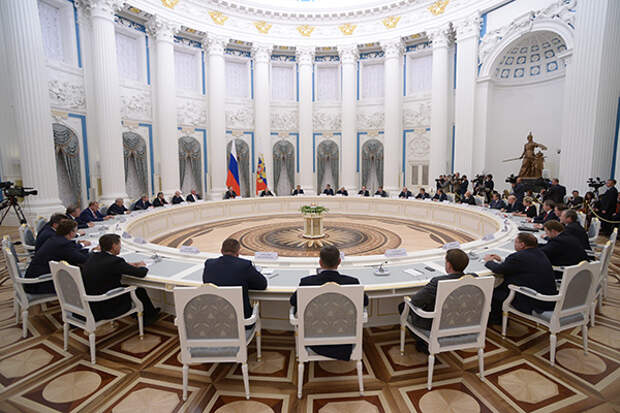 Владимир Путин проводит встречу с вновь избранными руководителями субъектов