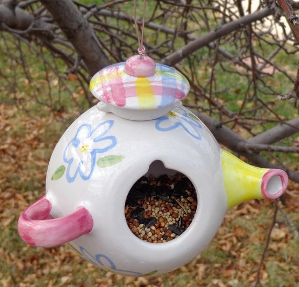 Кормушка из чайника заварника Кормушка из чайника заварника