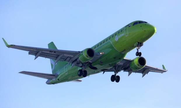 Самолет, предприняв пять попыток, не смог сесть в Новосибирске из-за ветра