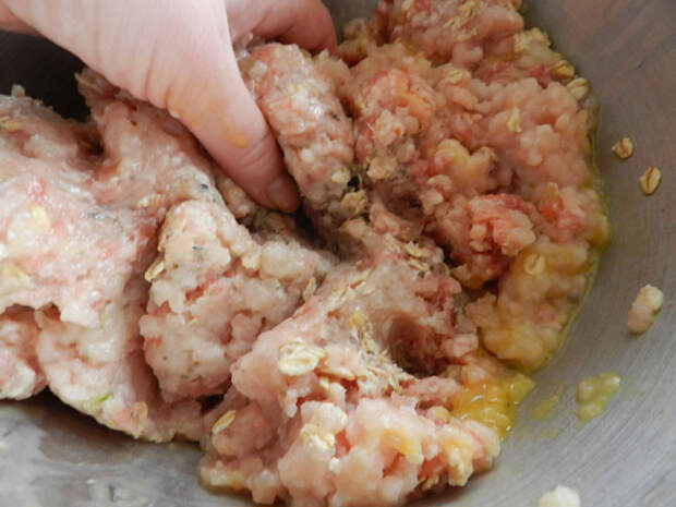 Рецепт на выходные: Котлеты из куриного филе с овсяными хлопьями