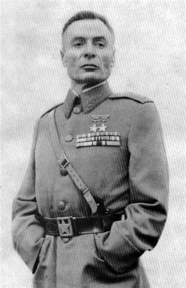 ЖИЗНЬ - ПОДВИГ. Петров Василий Степанович - воевал без обеих рук. Дважды Герой Советского Союза.