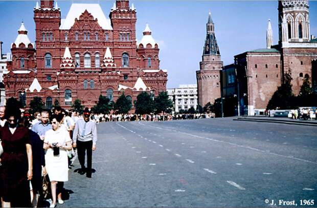 1965. Москва. Очередь в мавзолей 1965. Москва. Очередь в мавзолей