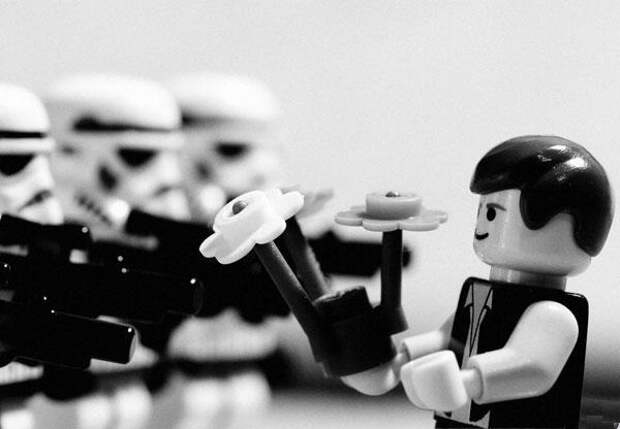 Конструктор Lego анти-имперский протест