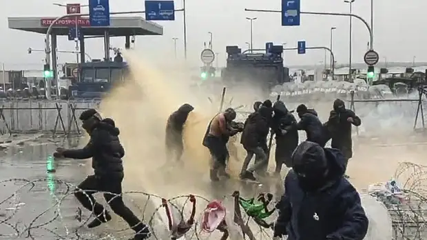 СК Белоруссии организовал проверку после применения Польшей спецсредств на границе