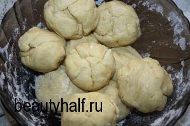 Наполеон с изюмом и заварным кремом.