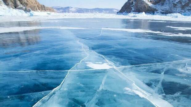 На Байкале автомобиль УАЗ с китайскими туристами ушел под лед