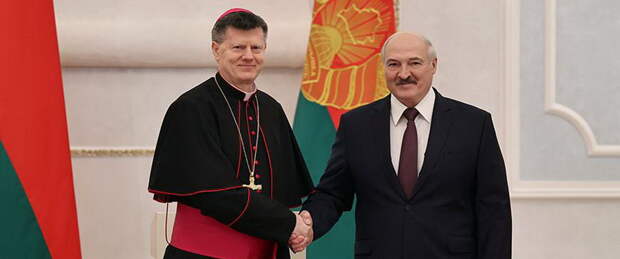 Белорусские католики негодуют: Папа римский признал Лукашенко президентом