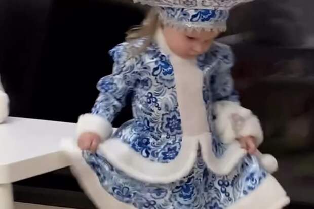 Певица Ханна опубликовала видео с танцами дочери Адрианы